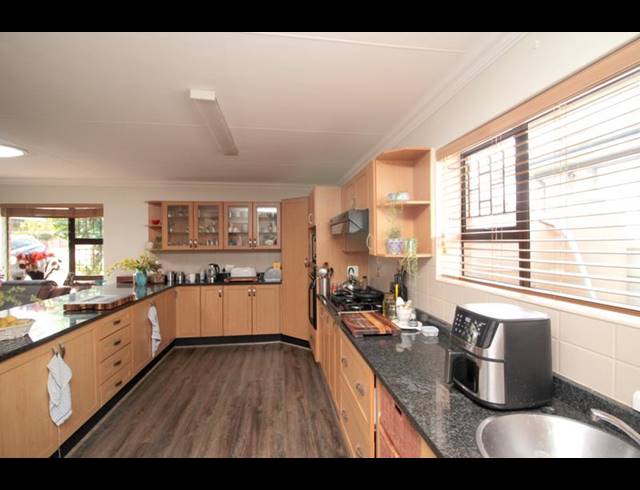 3 BEDROOM HOUSE FOR SALE IN FRAAIUITSIG
